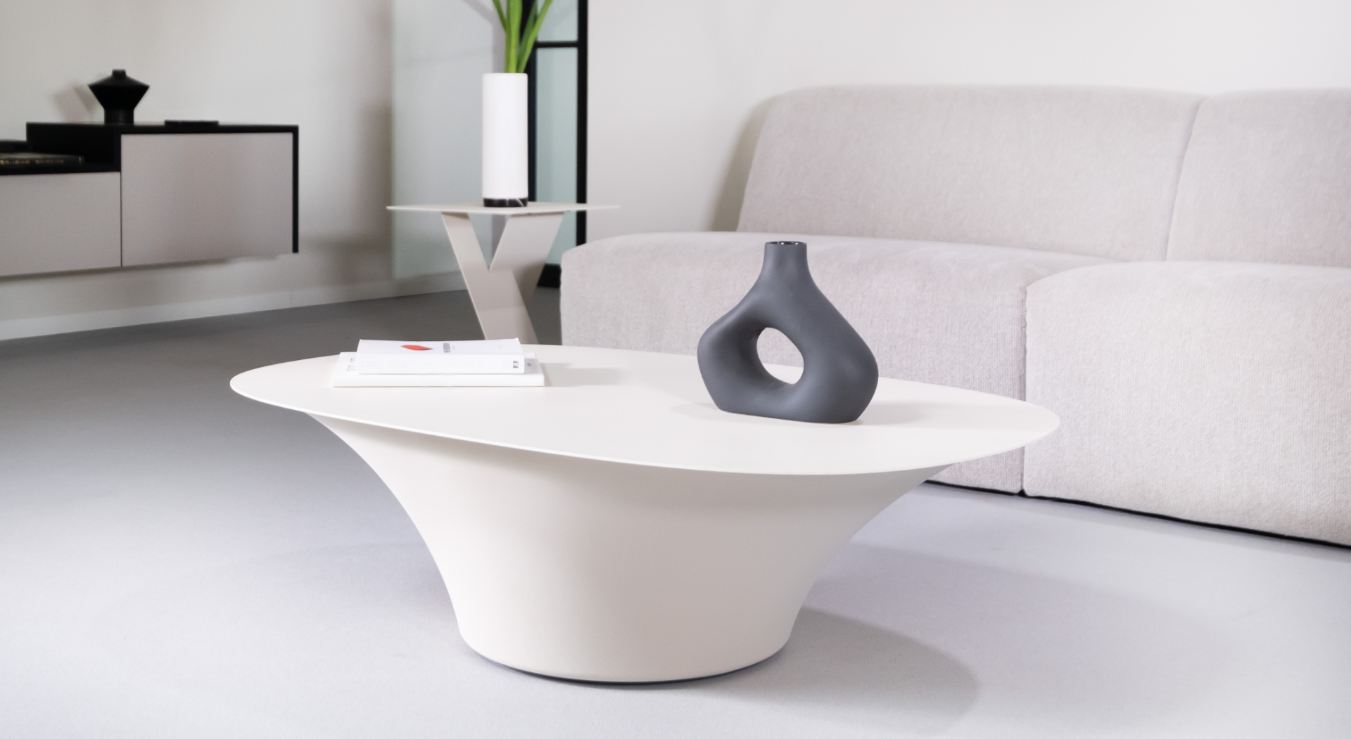 Stretch coffee table